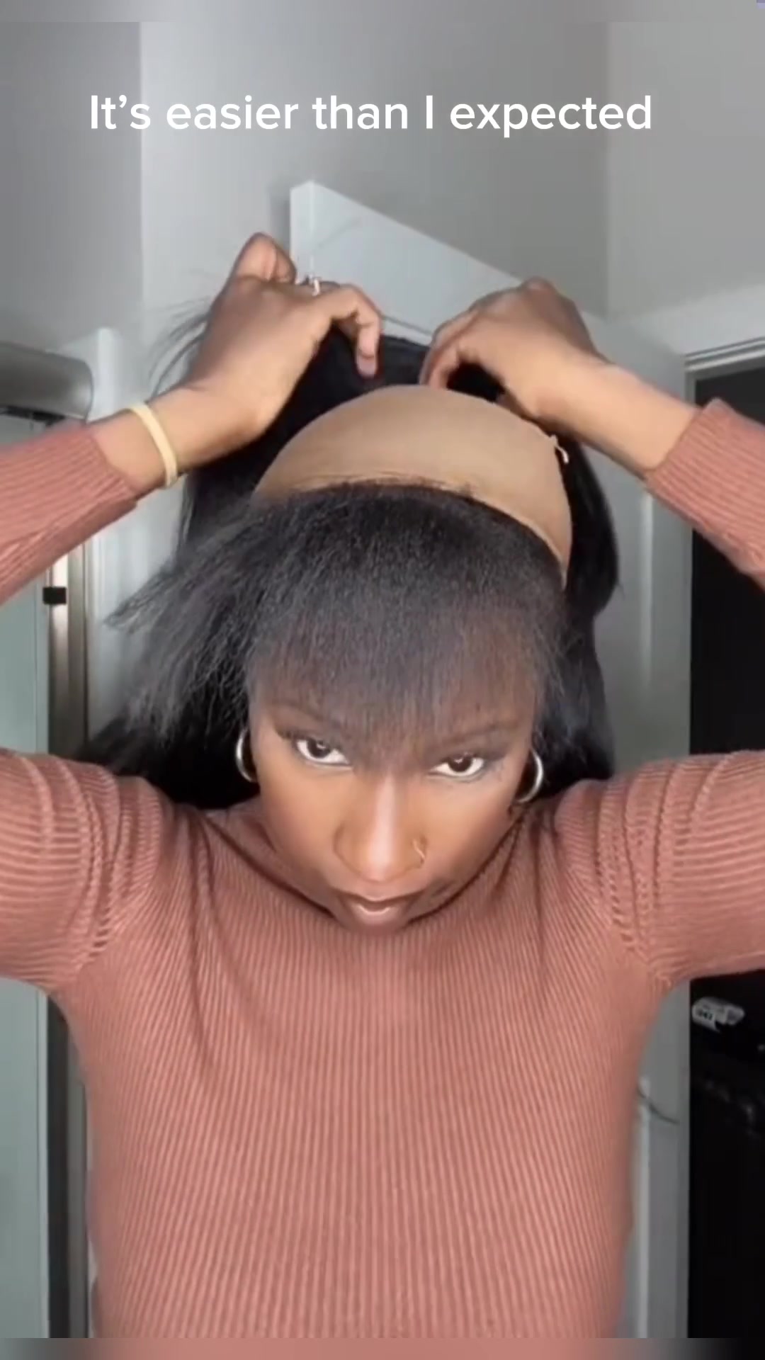 Omg it’s giving most natural look! #halfwiginstall #quickwiginstall #blackwomenwigstyles #gluelesswiginstall 