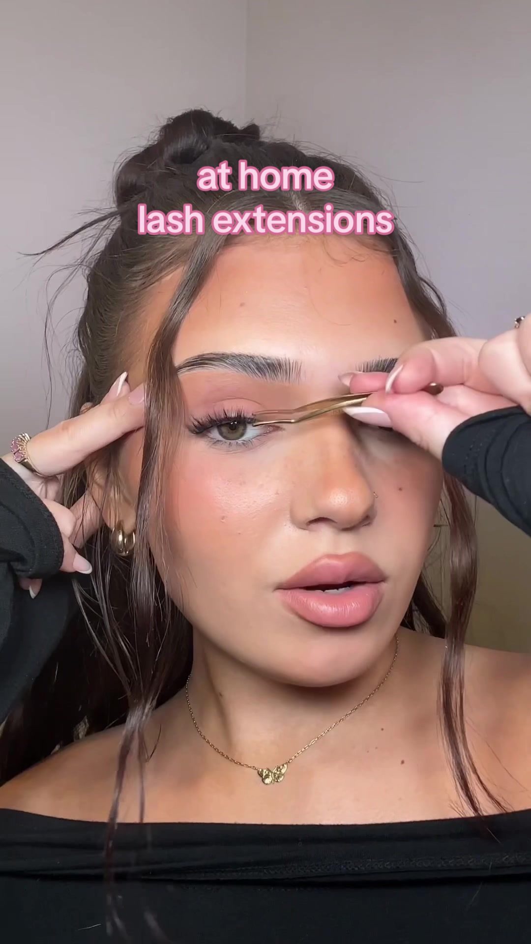 Replying to @🩷💕 me 🤝 saving time and money 😇 #VelourXtensions #VelourClusters #Partner #athomelashextensions #lashextensiontutorial #lashextensionsathome @VELOUR LASHES & BEAUTY 