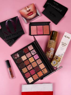 A bundle full of holiday magic! ✨🎄 Klara Cosmetics has everything you need to shine this Christmas. Don’t miss out!  Find out more only on klaracosmetics.com #klaracosmetics #christmas 